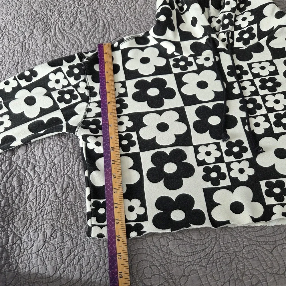 Wild Fable Womens Medium‎ Cropped Hoodie Floral Retro Hippie Black White - Picture 9 of 9